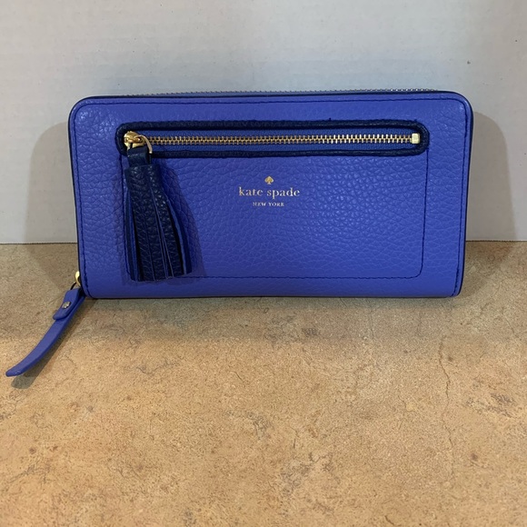 kate spade Handbags - Kate Spade Leather Wallet. Like new!!!
